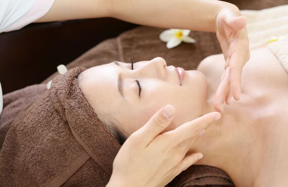 くつろぎながら姫路で小顔矯正・エステが受けられます | 姫路市でエステならprivate salon aile(エイル)